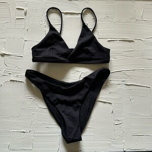 Left on Friday black bikini set XS dip bottom Sunday top